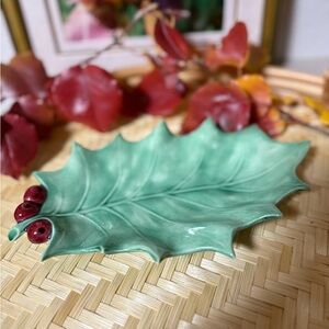 Holly Leaf Vintage Mold
Berry Christmas Dish Green Leaf-Shaped Holiday Dish